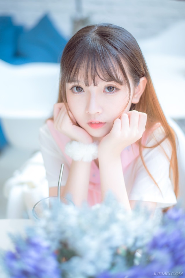 我说:”怕什么,风头早过去了。你以为咱们警察真那么关心破案啊,大部分案子都是顺便破的,比如说抓住一个街上偷东西的,结果审出来杀了人。一般杀人的案子都是这么破的。”——韩寒《一座城池》